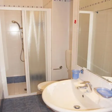 Two- Bedroom Flat With Sea View In Apartmán *