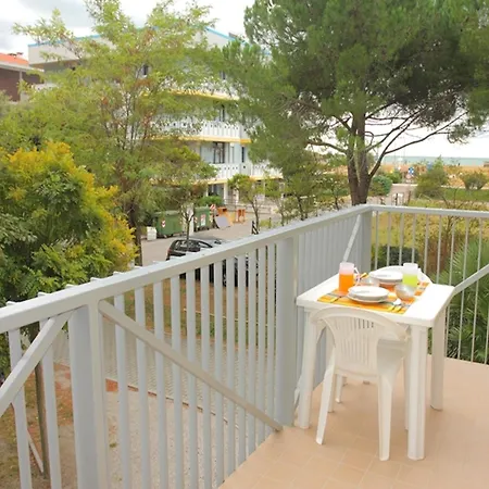 דירה Two-bedroom Flat With Sea View In ביביונה