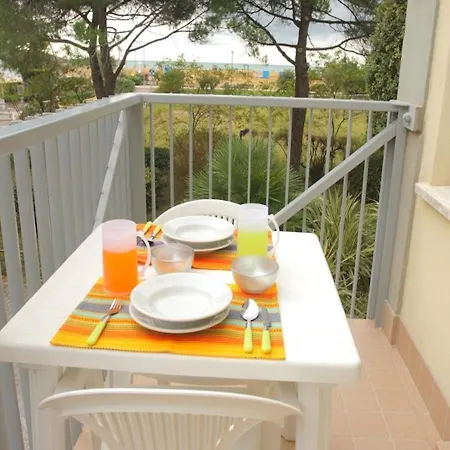 Two-bedroom Flat With Sea View In بيبيوني