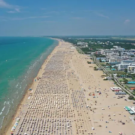 Two- Bedroom Flat With Sea View In Bibione