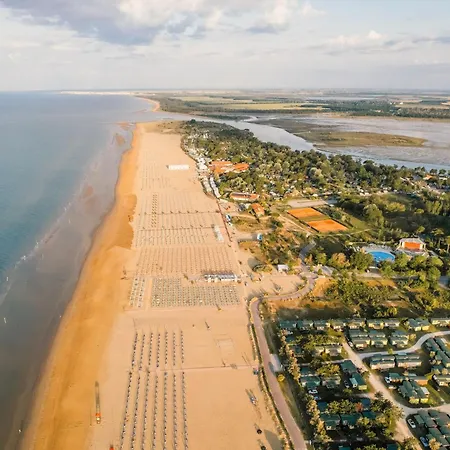 Two- Bedroom Flat With Sea View In Apartmán Bibione