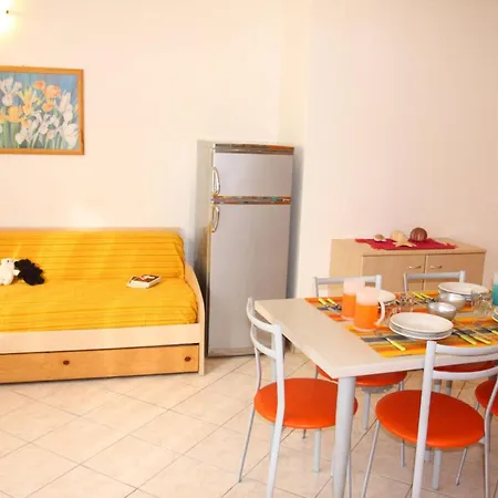 דירה Two-bedroom Flat With Sea View In