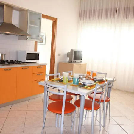 Two-bedroom Flat With Sea View In بيبيوني