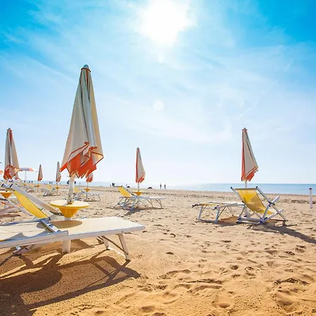 شقة Two-bedroom Flat With Sea View In *