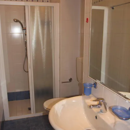 דירה Two-bedroom Flat With Sea View In ביביונה