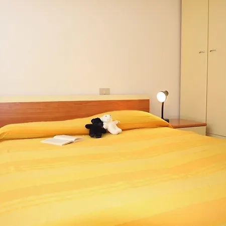 Two-bedroom Flat With Sea View In ביביונה