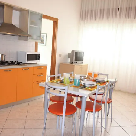 Two-bedroom Flat With Sea View In דירה ביביונה