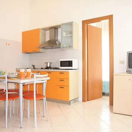 דירה Two-bedroom Flat With Sea View In ביביונה