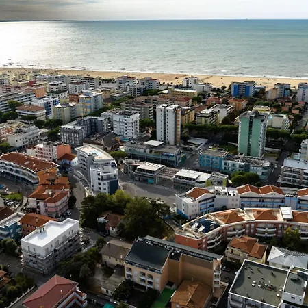 Two-bedroom Flat With Sea View In דירה