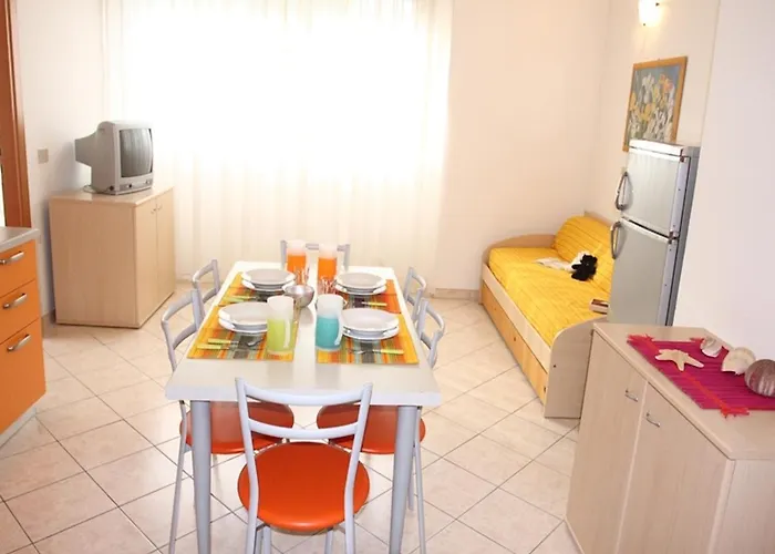 Two- Bedroom Flat With Sea View In Μπιμπιόνε