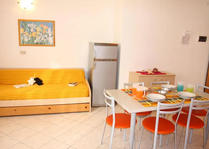 Διαμέρισμα Two- Bedroom Flat With Sea View In