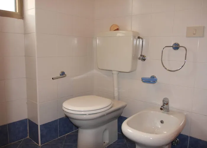 Διαμέρισμα Two- Bedroom Flat With Sea View In Μπιμπιόνε